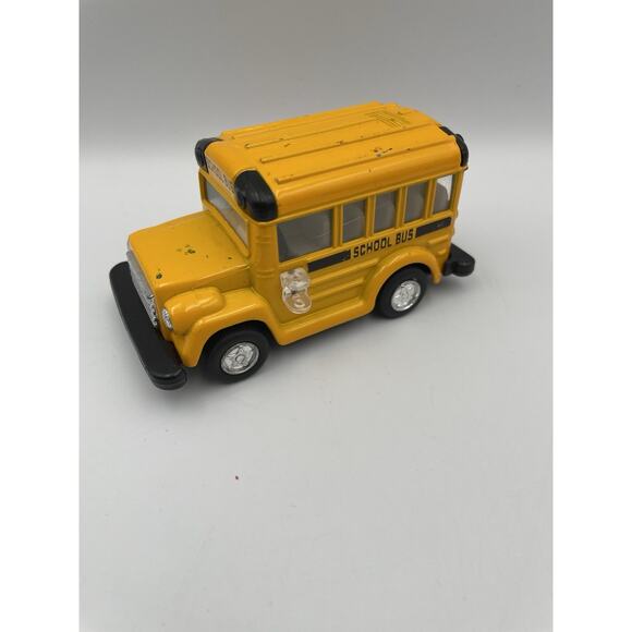 School Bus, Yellow -Kintoy Diecast Model Toy bus pull back toy - Picture 2 of 7